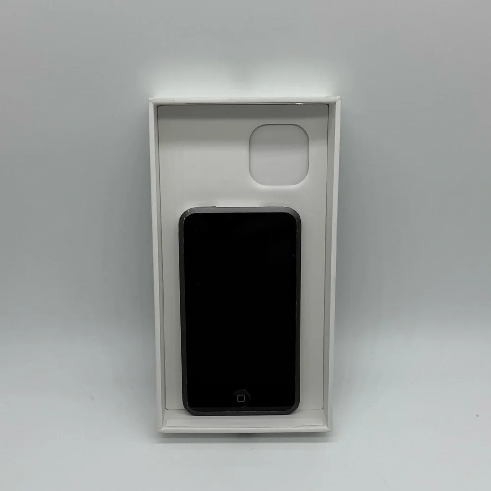 Apple Silver iPod Touch with USB Cable 16GB